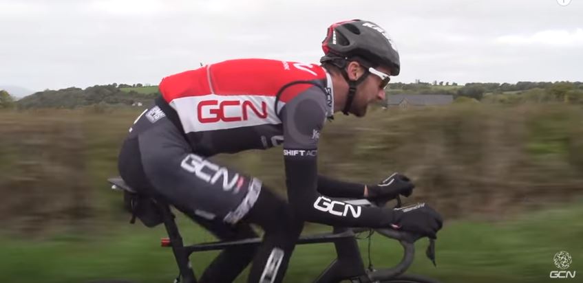 Riders ascending the Cote de La Roche. Photo by Sirotti